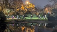 Ein Teil des Zuges am Weiher